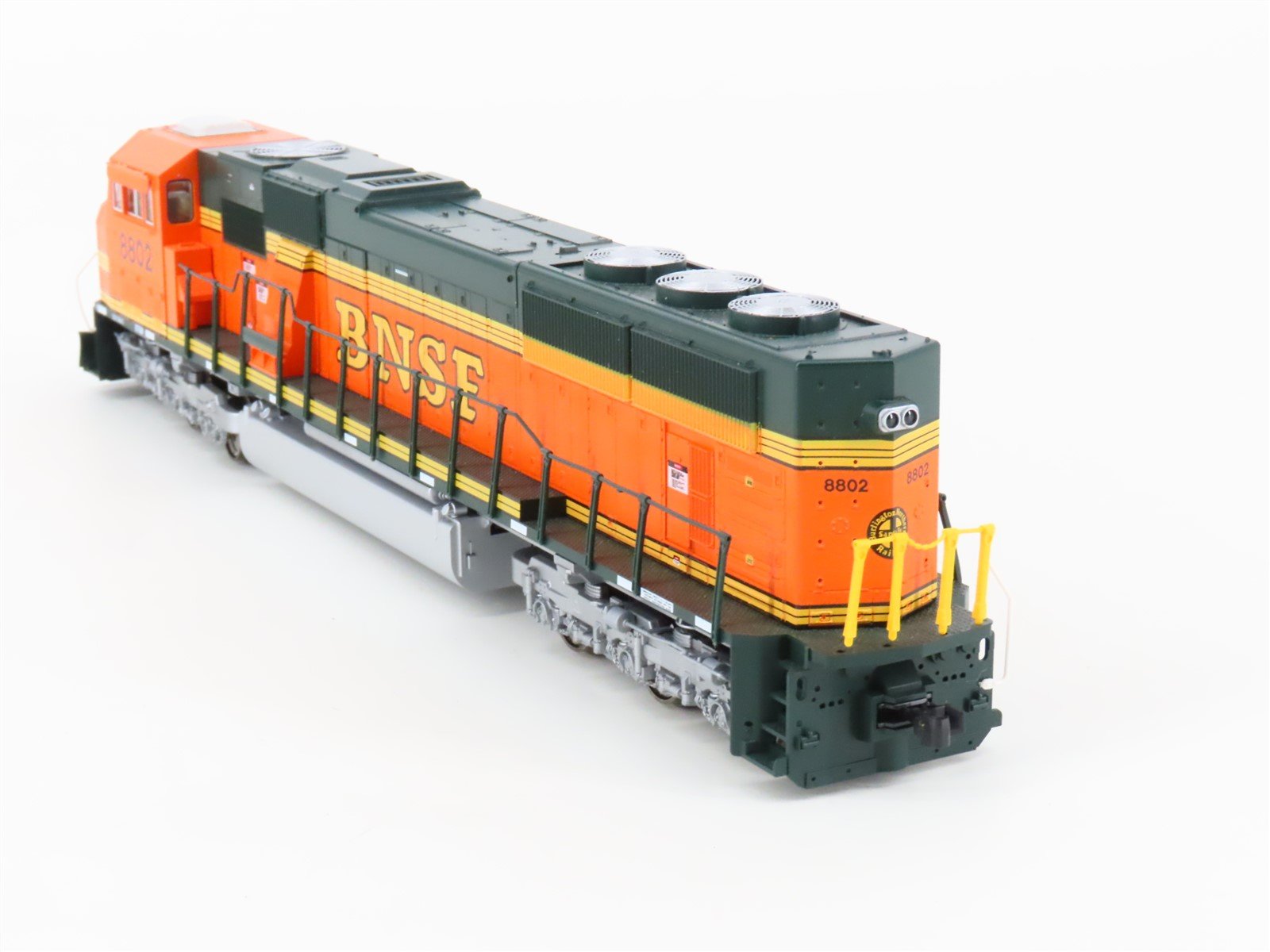 HO Scale KATO 37-6451 BNSF Railway H2 SD70MAC Diesel Locomotive #8802
