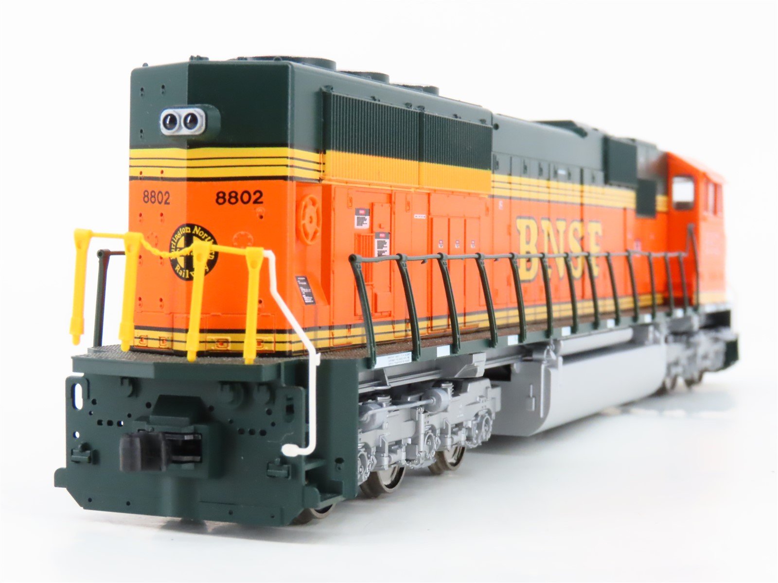 HO Scale KATO 37-6451 BNSF Railway H2 SD70MAC Diesel Locomotive #8802