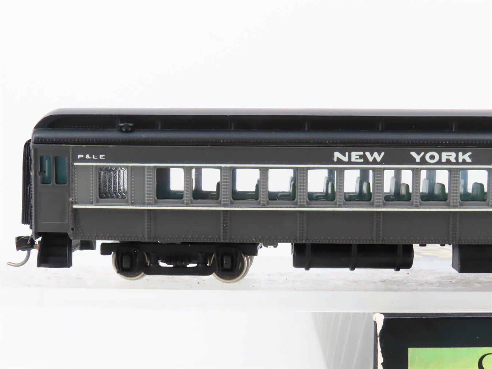 HO Scale Bachmann Spectrum 89102 P&LE NYC New York Central Coach Passenger #412