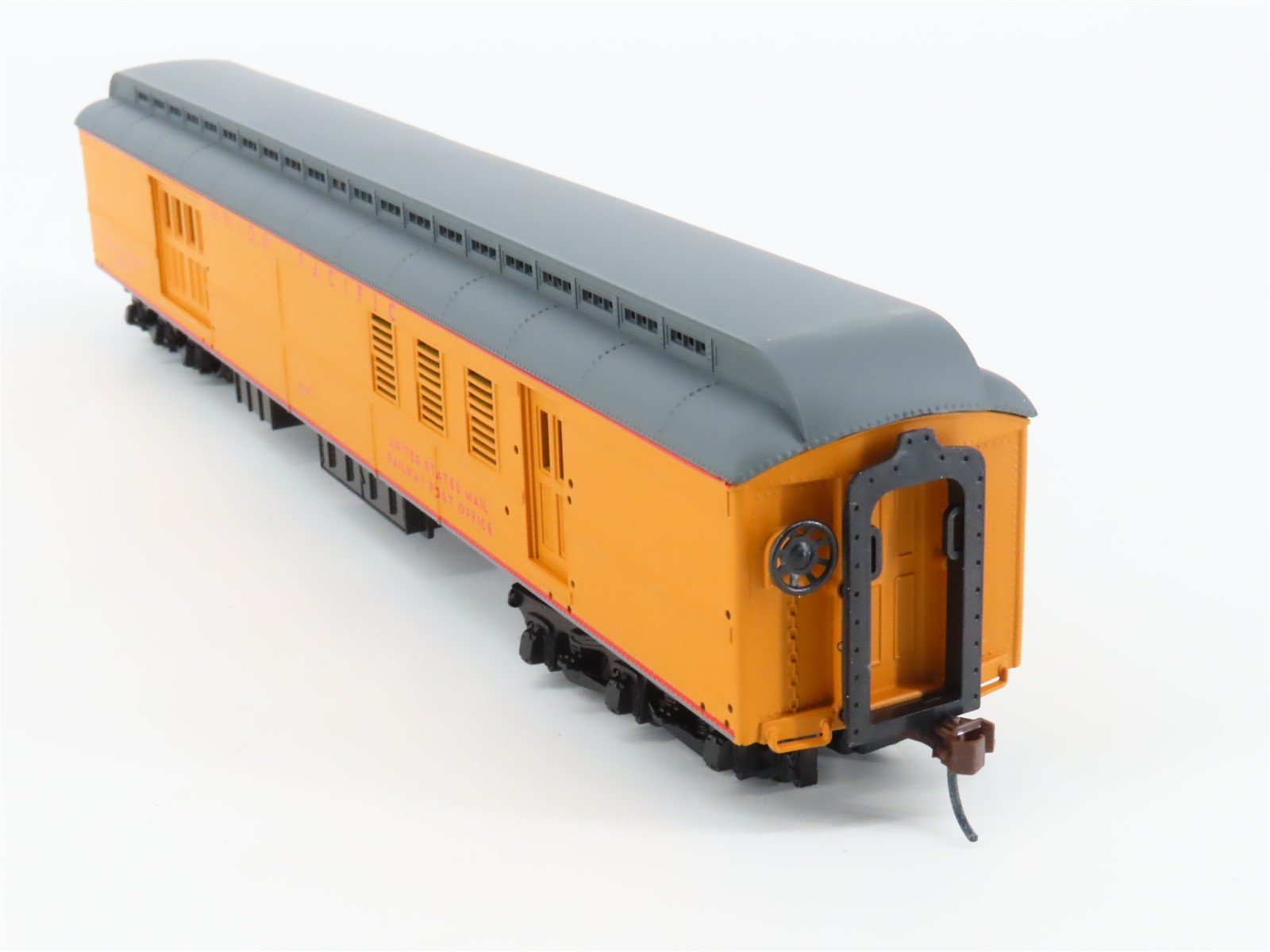 HO Scale IHC #49695 UP Union Pacific Heavyweight RPO Passenger Car #2247