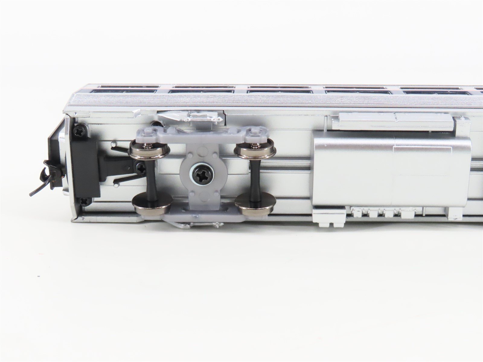HO Scale Walthers 932-6091 Amtrak Viewliner Sleeper Passenger Car