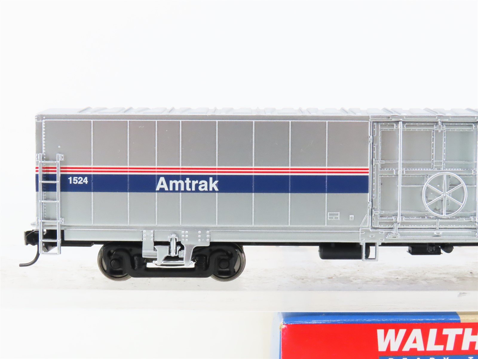 HO Scale Walthers 932-6023 Amtrak Phase 4 60' Material Handling Car #1524