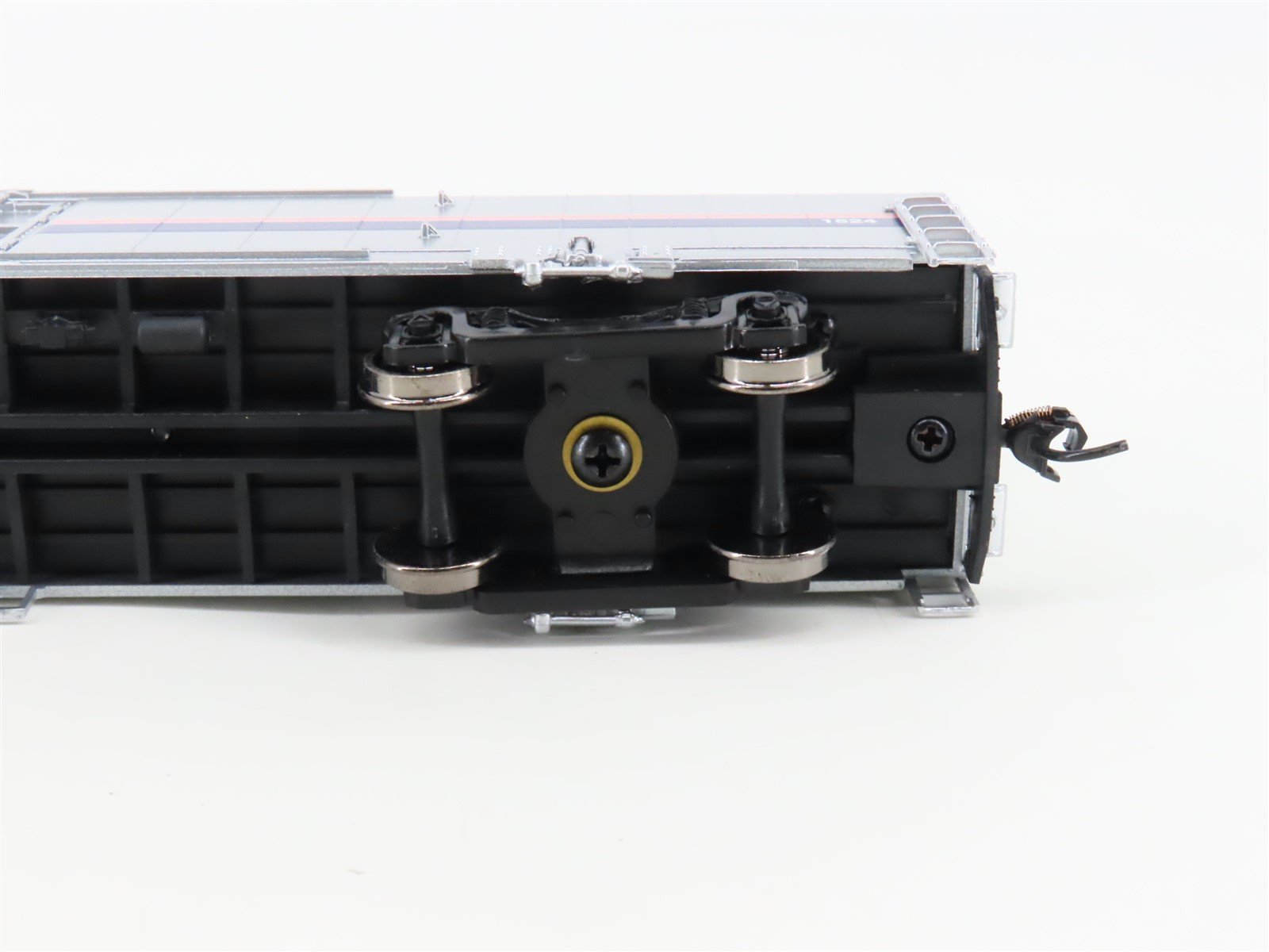 HO Scale Walthers 932-6023 Amtrak Phase 4 60' Material Handling Car #1524