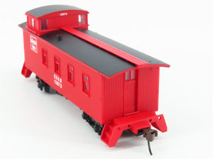 HO Scale Walthers 932-27564 CB&Q Burlington Route 30' 4-Window Caboose 2-Pack