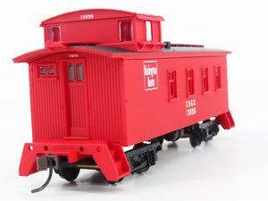 HO Scale Walthers 932-27564 CB&Q Burlington Route 30' 4-Window Caboose 2-Pack