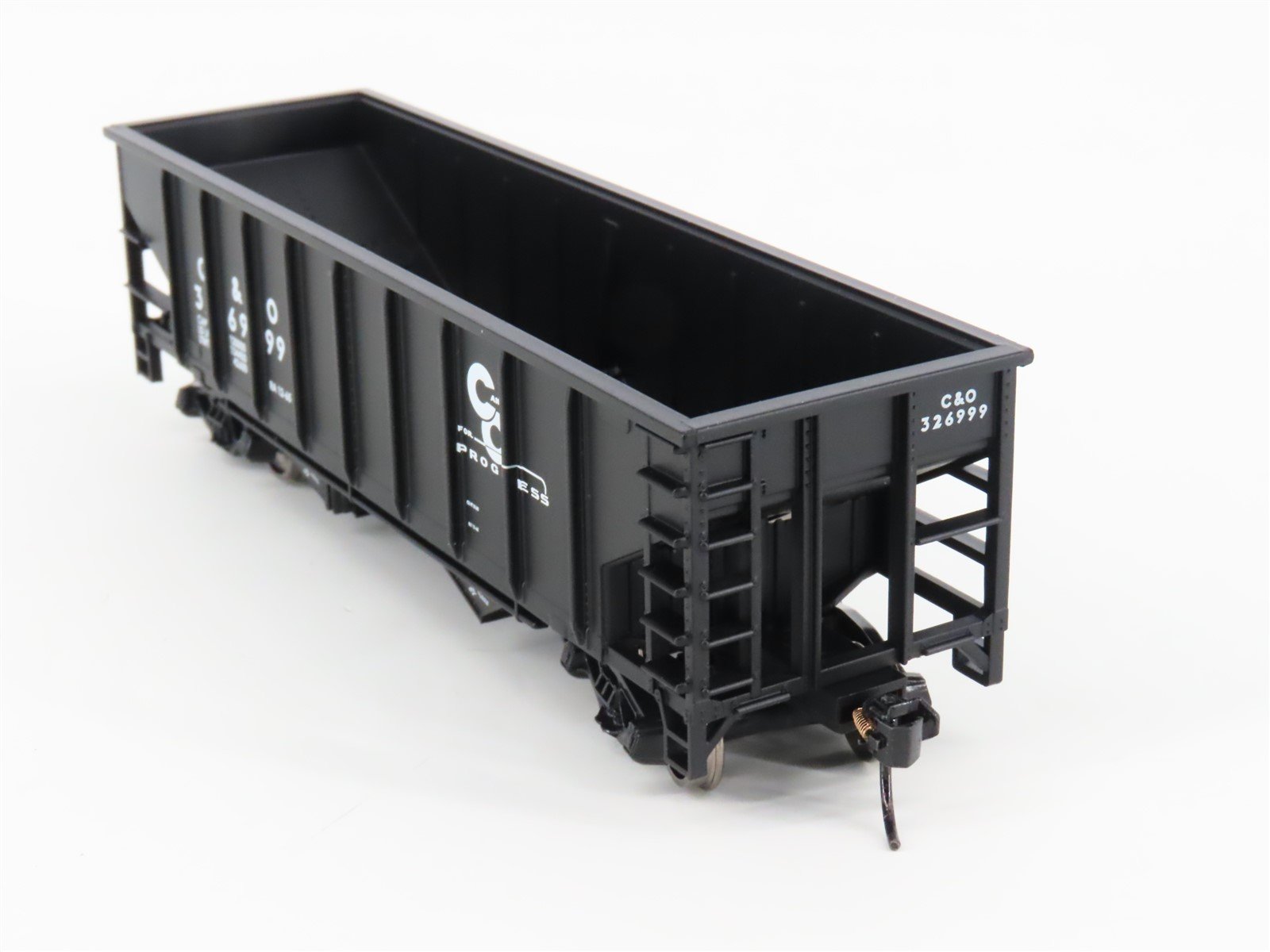 HO Scale Walthers Mainline 910-7402 C&O Chesapeake & Ohio 2-Bay Hopper #326999