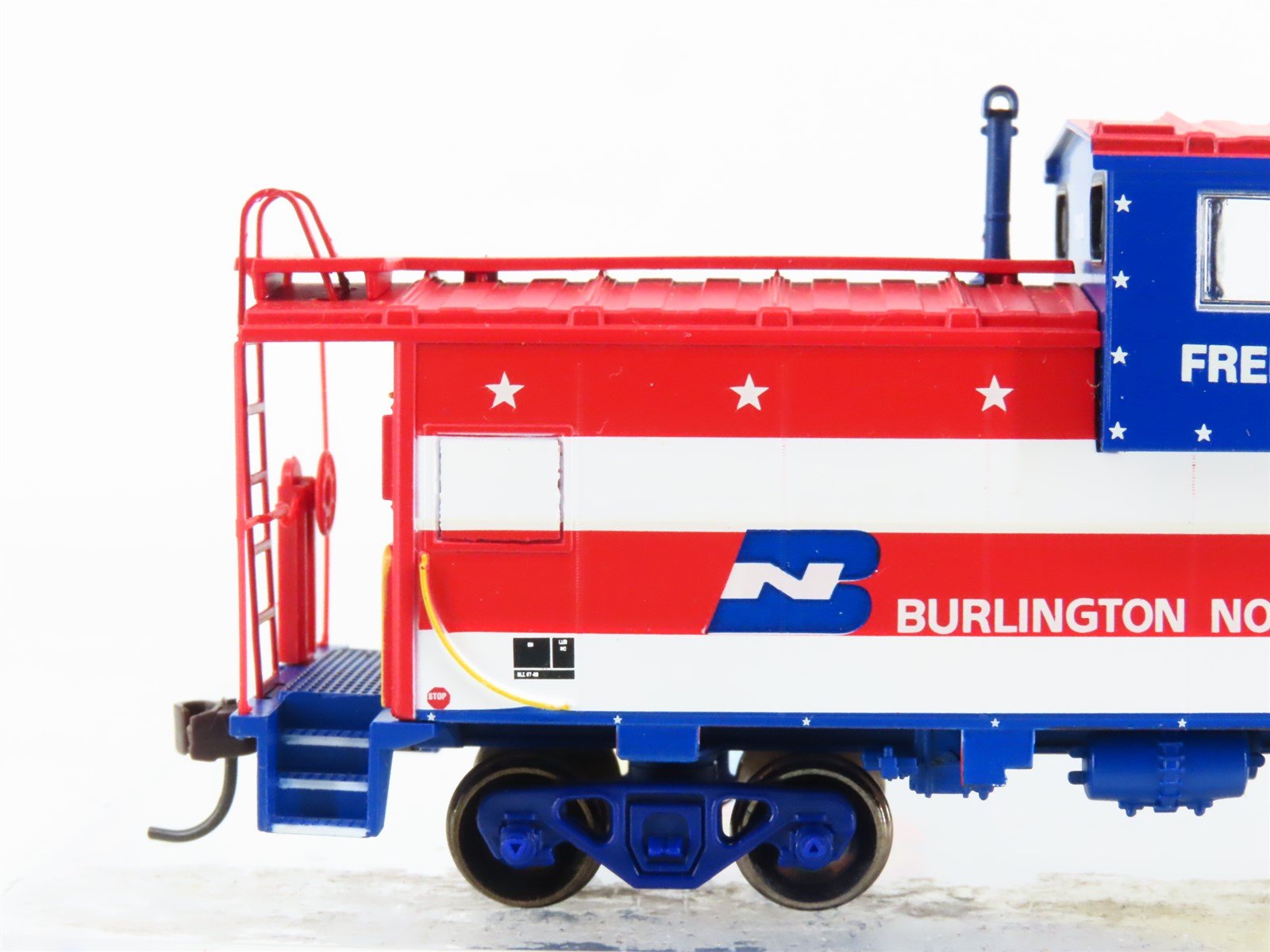 HO Athearn 75170 BN Burlington Northern Desert Storm Wide Vision Caboose #12618
