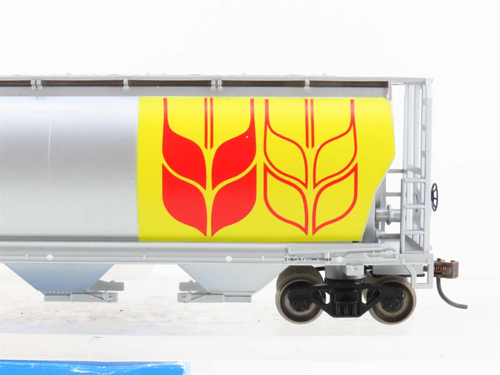 HO Bachmann Silver Series 19136 CNWX Government of Canada 4-Bay Hopper #106068