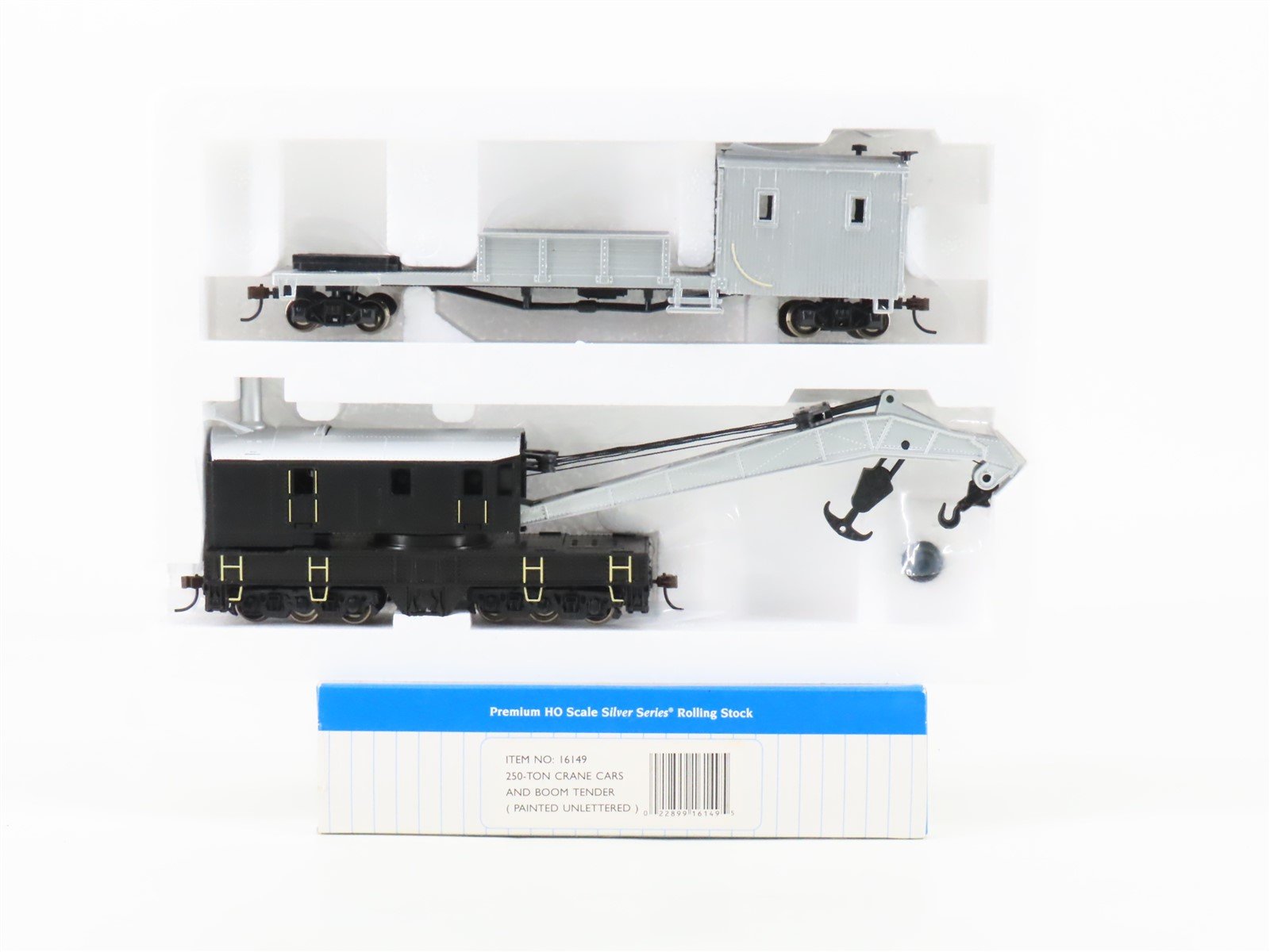 HO Scale Bachmann Silver Series 16149 Unlettered 250-Ton Crane Car & Boom Tender