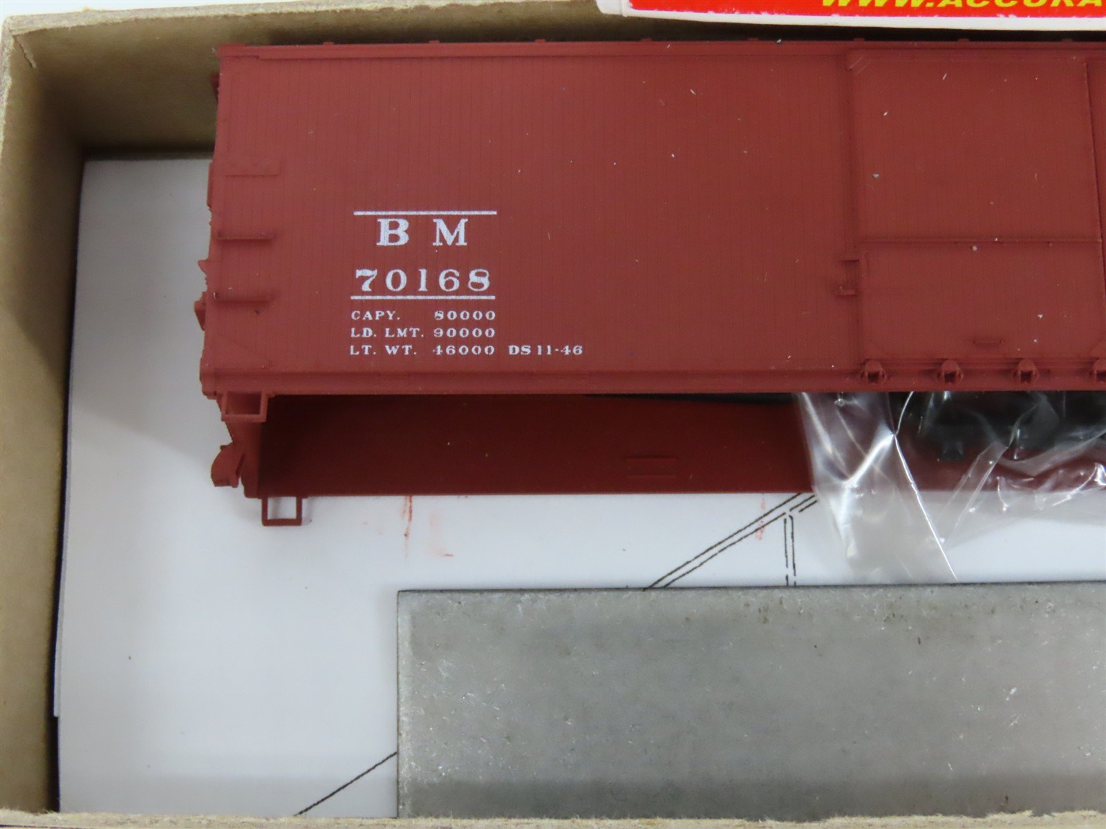 HO Scale Accurail 46171 B&M Boston & Maine 40' USRA Boxcar #70168 Kit