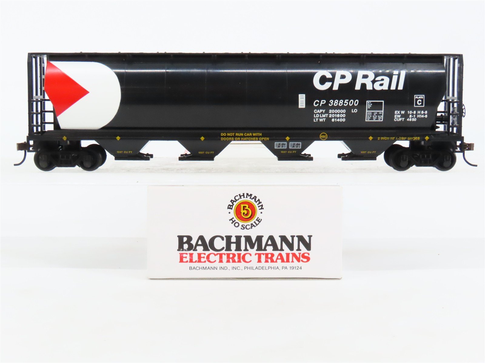 HO Scale Bachmann 76902 CP Canadian Pacific 4-Bay Cylindrical Hopper #388500