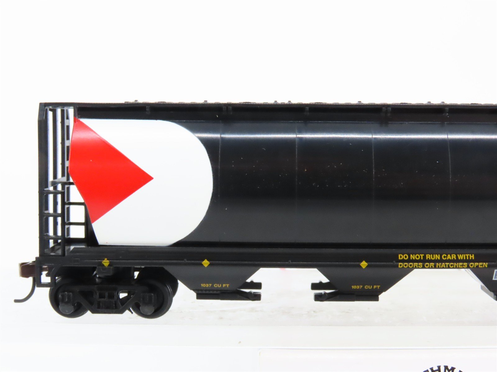 HO Scale Bachmann 76902 CP Canadian Pacific 4-Bay Cylindrical Hopper #388500