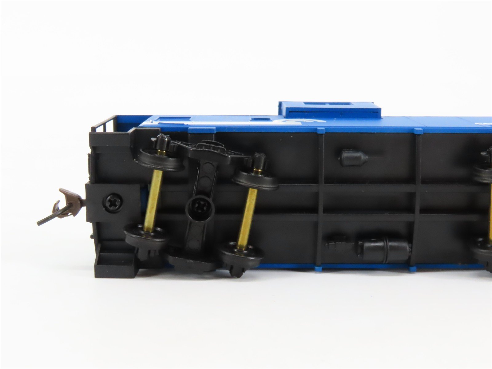 HO Scale Walthers Trainline 931-506 CR Conrail Wide Vision Caboose #23109