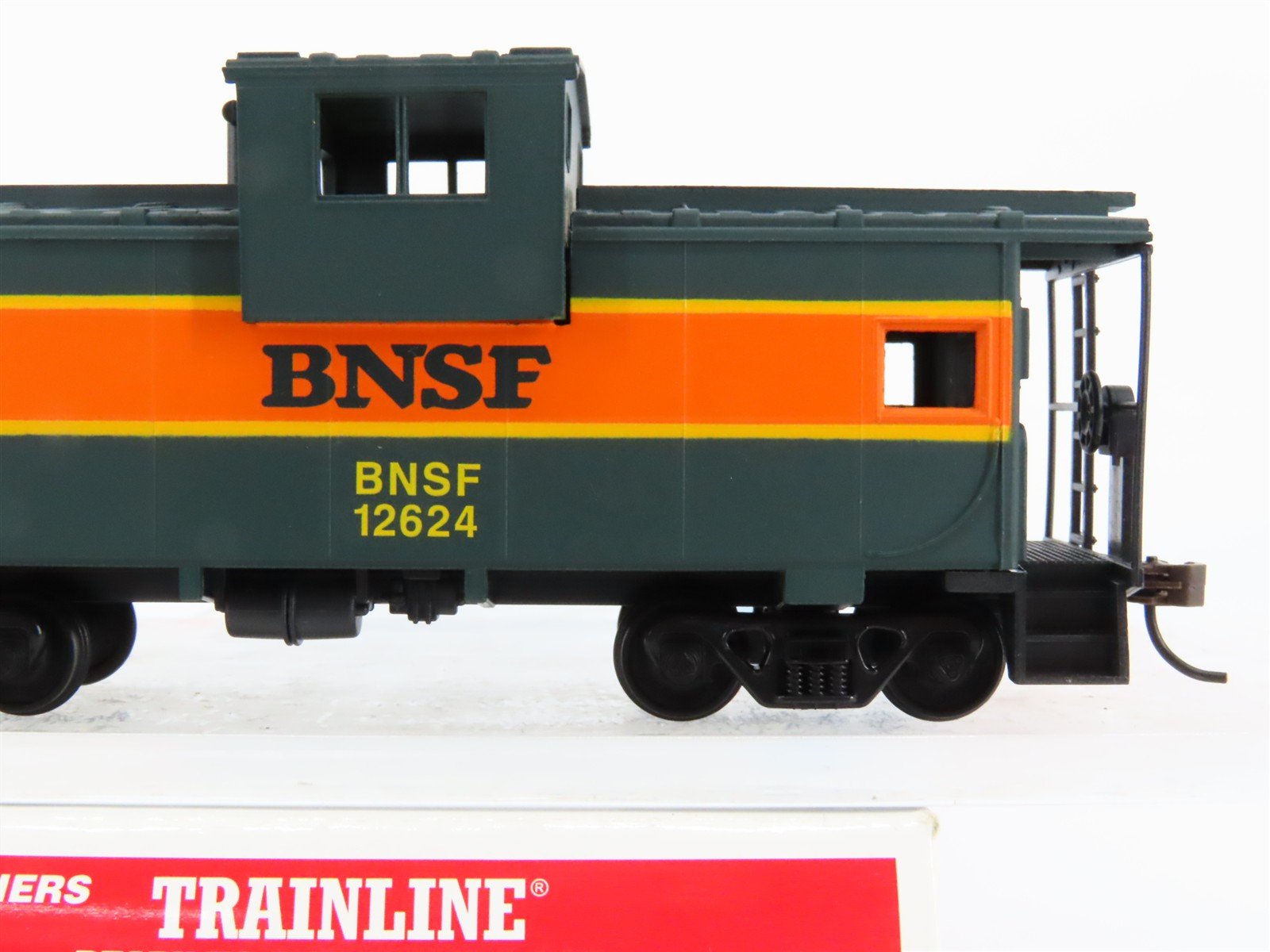 HO Scale Walthers Trainline 931-520 BNSF Railway Wide Vision Caboose #12624