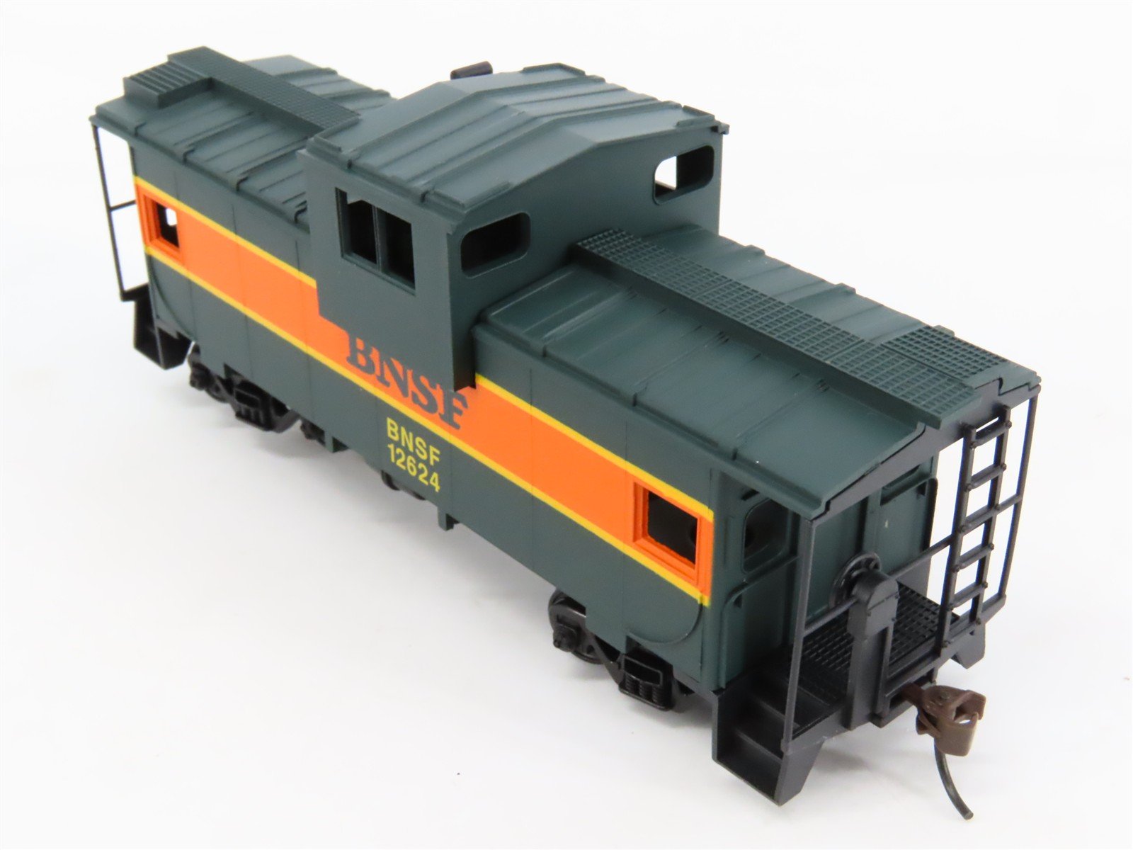 HO Scale Walthers Trainline 931-520 BNSF Railway Wide Vision Caboose #12624