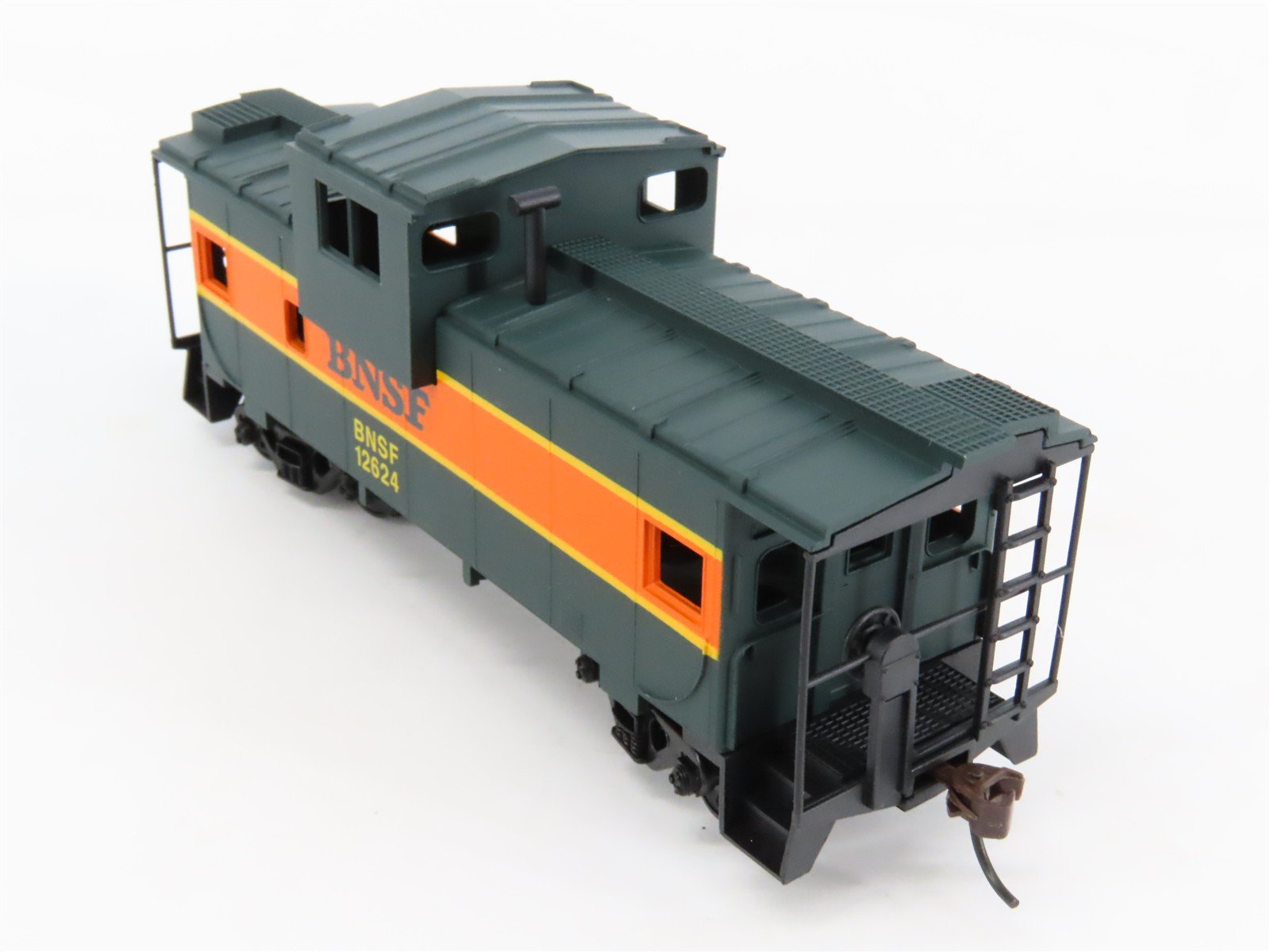 HO Scale Walthers Trainline 931-520 BNSF Railway Wide Vision Caboose #12624