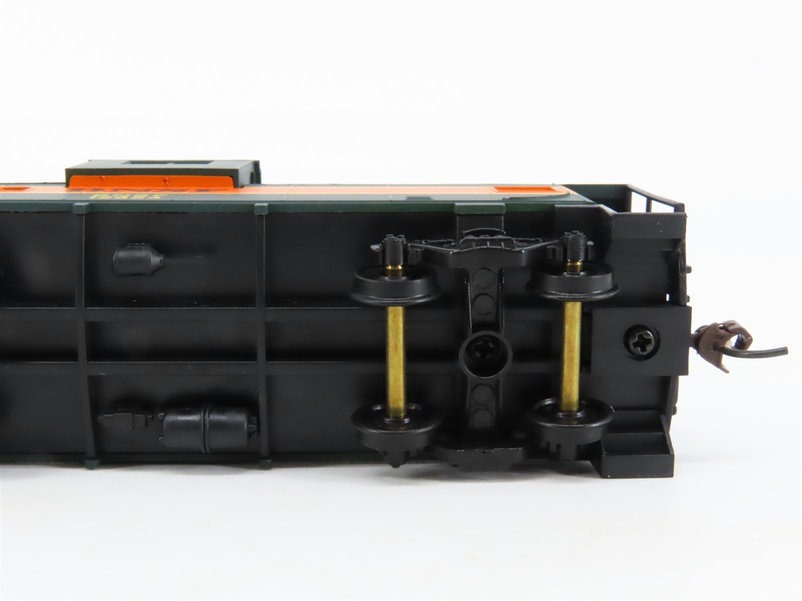 HO Scale Walthers Trainline 931-520 BNSF Railway Wide Vision Caboose #12624