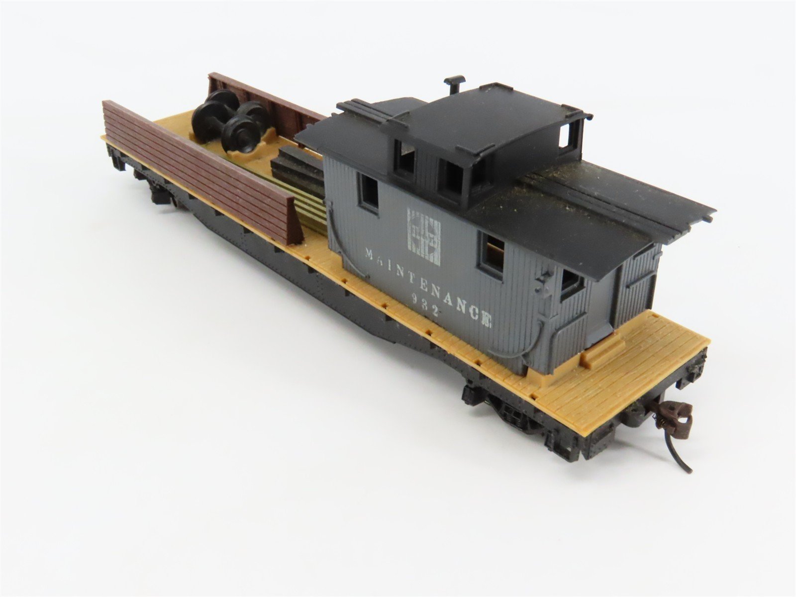 HO Scale Mantua ATSF Santa Fe Maintenance Caboose #932