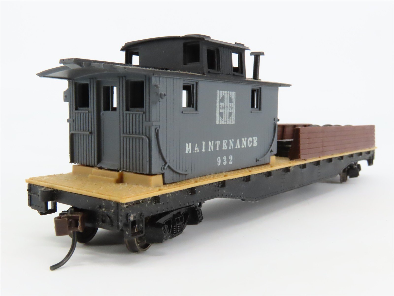 HO Scale Mantua ATSF Santa Fe Maintenance Caboose #932