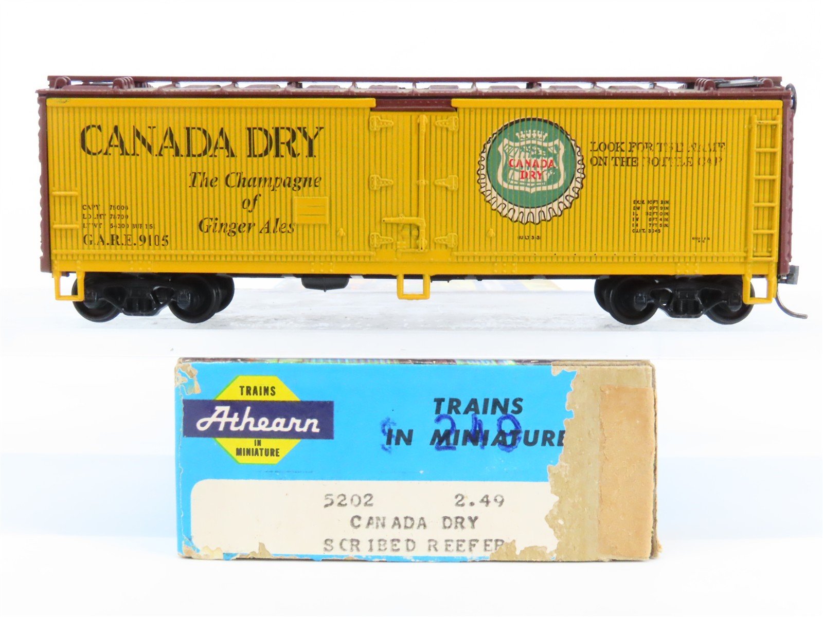 HO Scale Athearn 5202 GARE Canada Dry Reefer Car #9105
