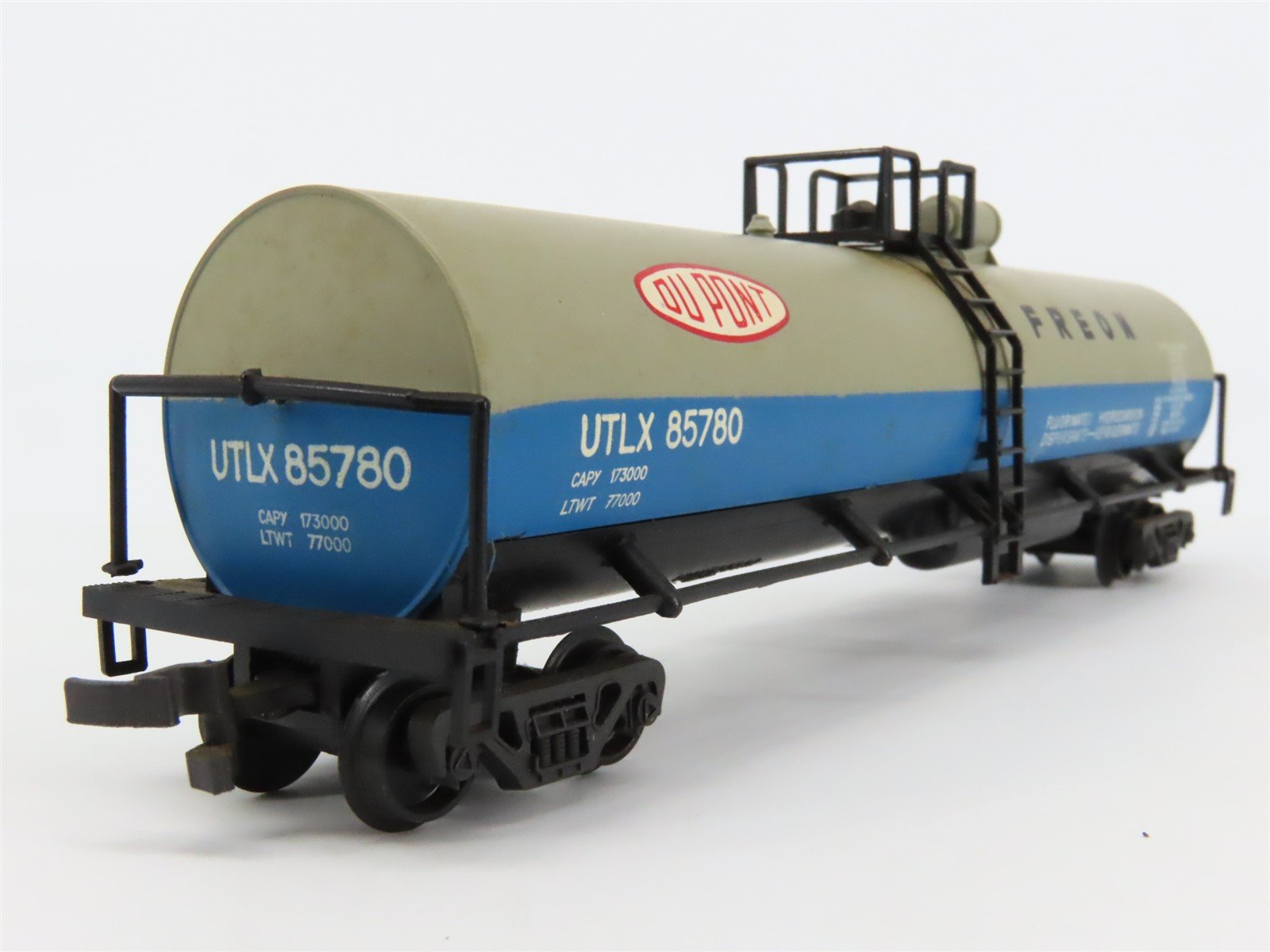 HO Scale Athearn UTLX DuPont Freon Tankcar #85780