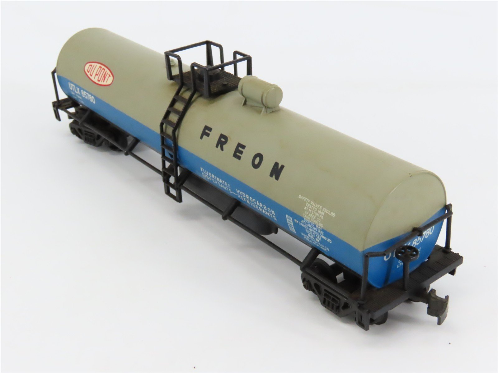 HO Scale Athearn UTLX DuPont Freon Tankcar #85780