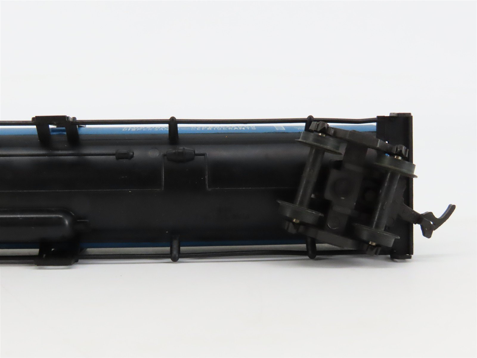 HO Scale Athearn UTLX DuPont Freon Tankcar #85780