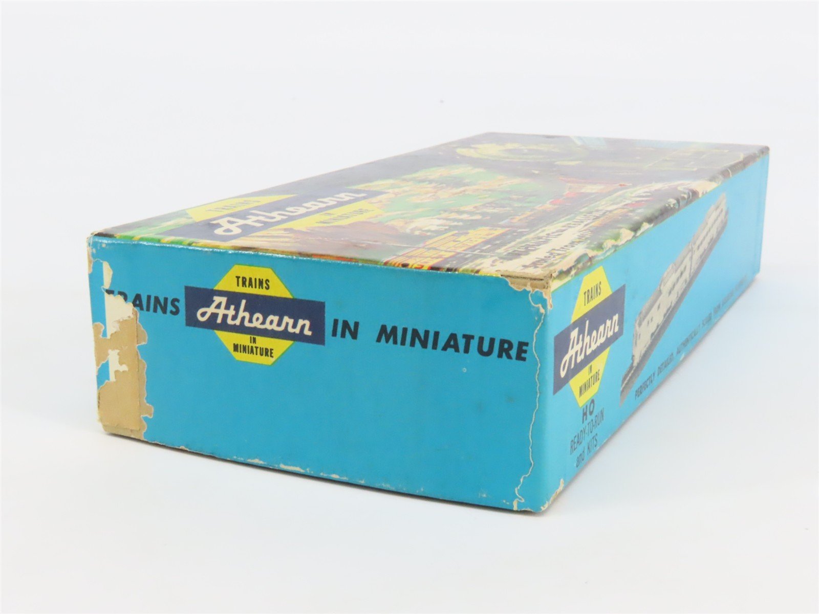 HO Scale Athearn UTLX DuPont Freon Tankcar #85780