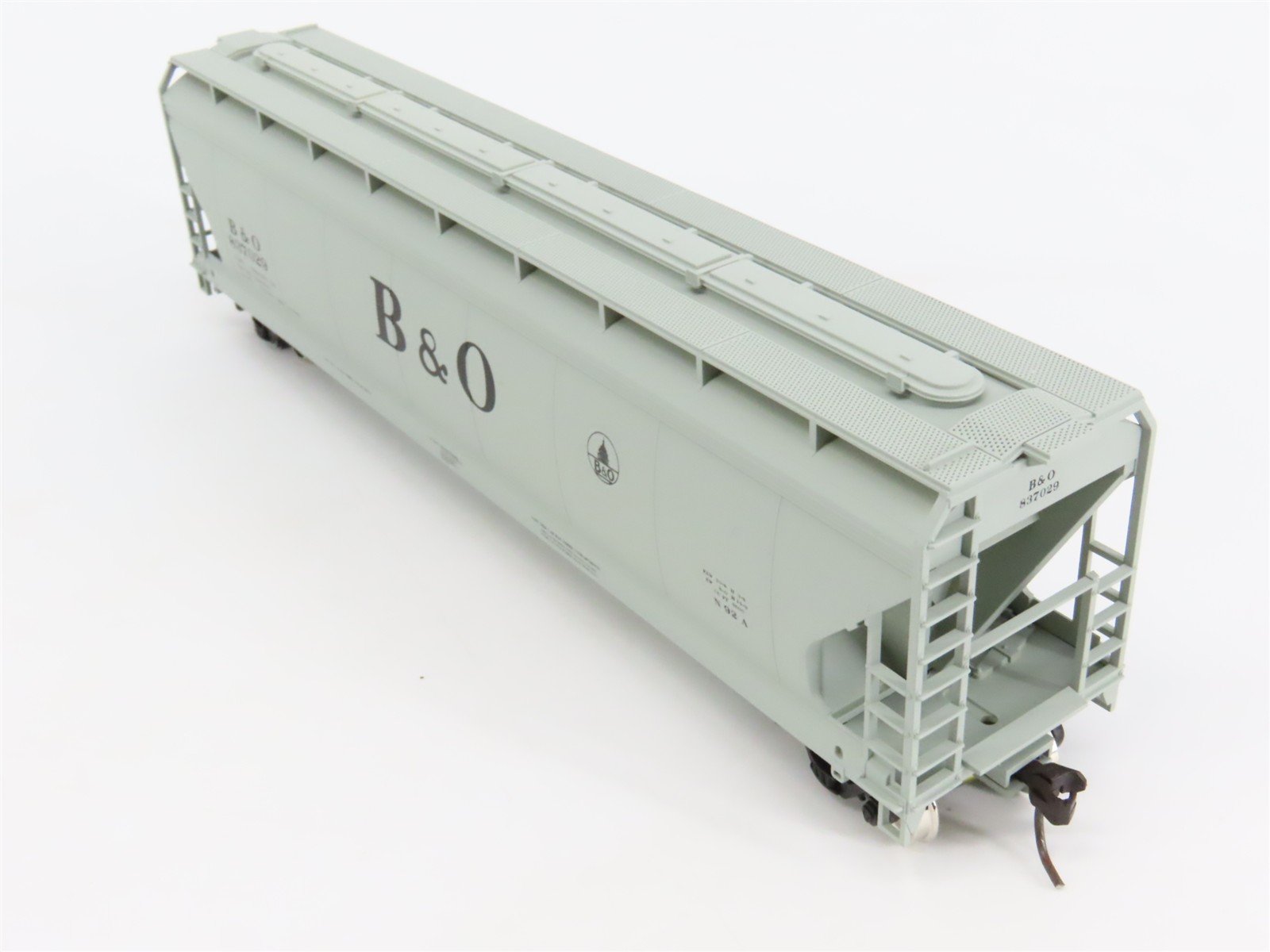 HO Scale Accuready 92075 B&O Baltimore & Ohio 3-Bay Covered Hopper #837029