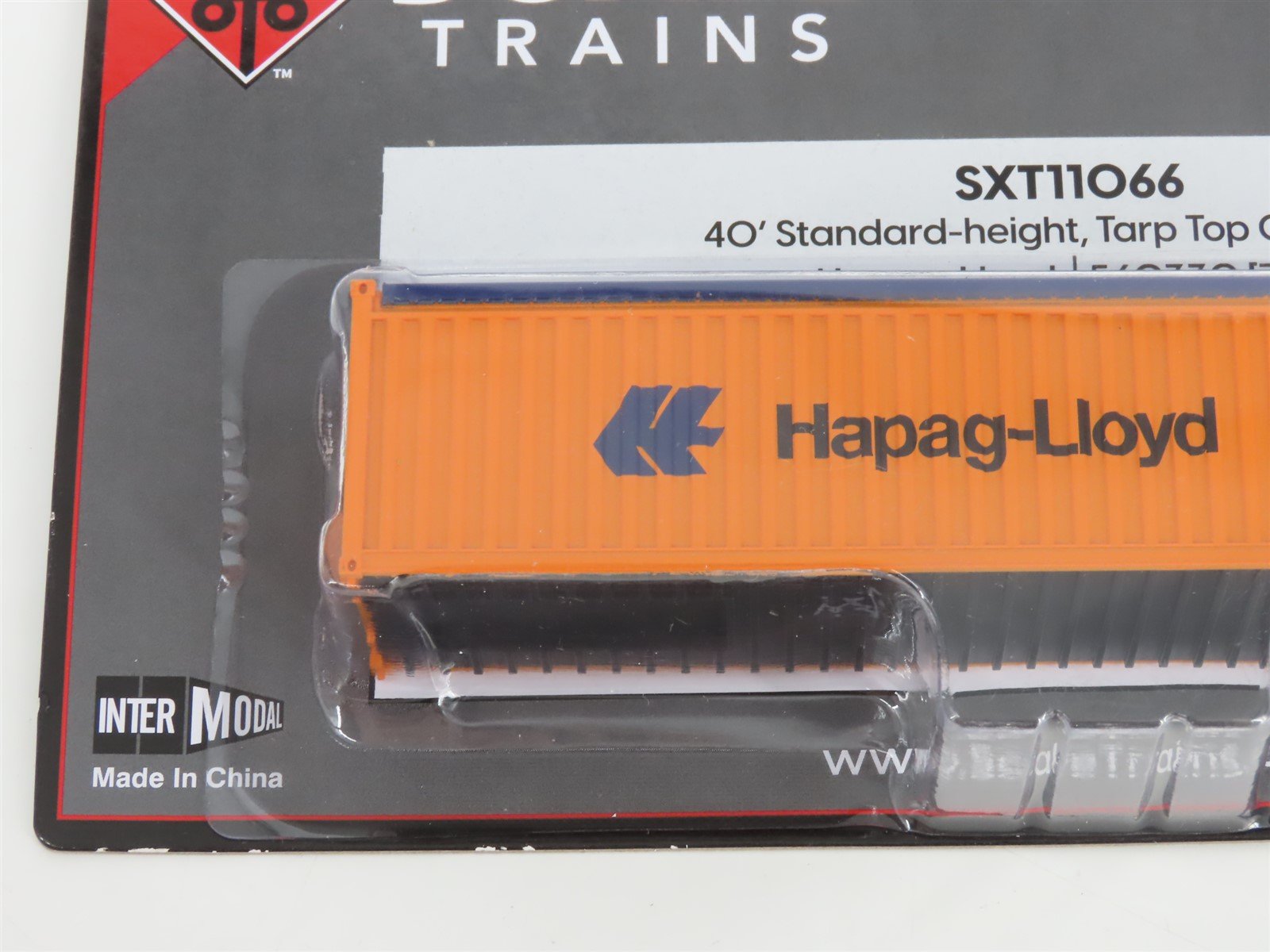 HO Scale ScaleTrains SXT11066 Hapag-Lloyd 40' Container #560330(7) - Sealed