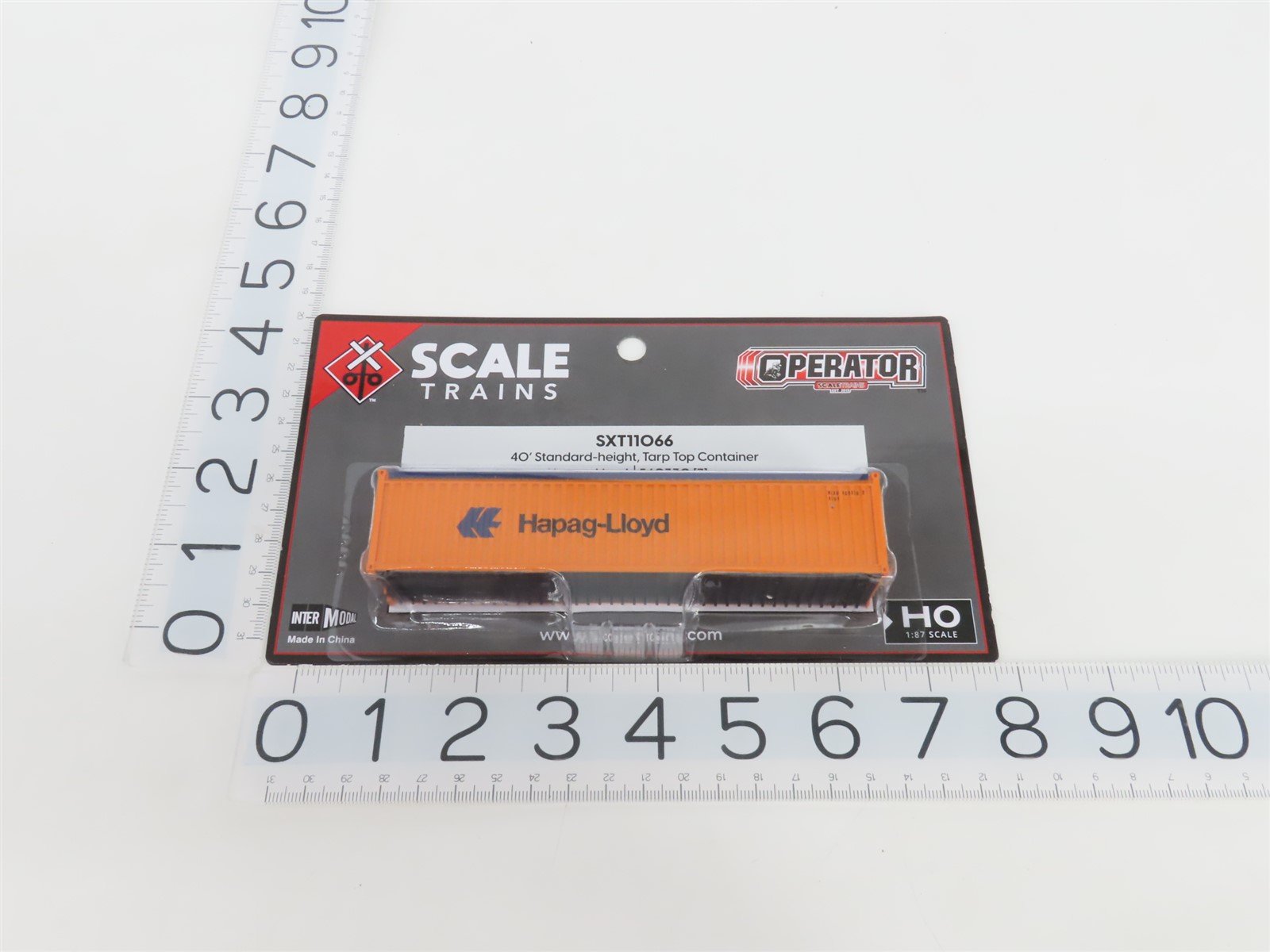 HO Scale ScaleTrains SXT11066 Hapag-Lloyd 40' Container #560330(7) - Sealed