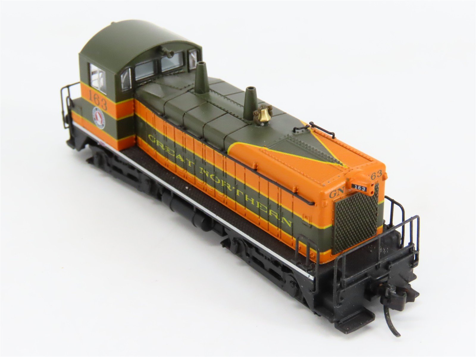 N Broadway Limited BLI 3936 GN Great Northern EMD SW7 Diesel #163 - Paragon4