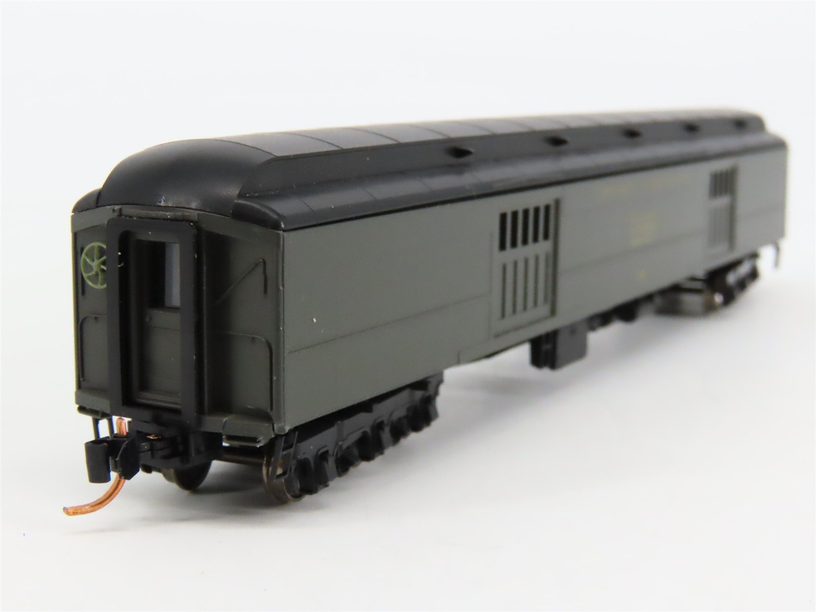 N Micro-Trains MTL 14700020 GN Great Northern Baggage Passenger #400 - Upgraded