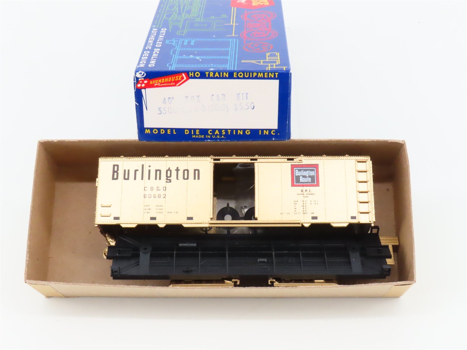 HO Scale Roundhouse Kit 5506 CB&Q Burlington Route (Gold) 40' Box Car #60682