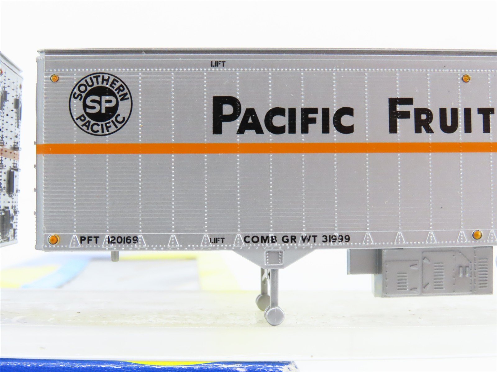 HO Scale Athearn 70488 SP UP PFE Pacific Fruit Express 40' Trailers (2-Pack)