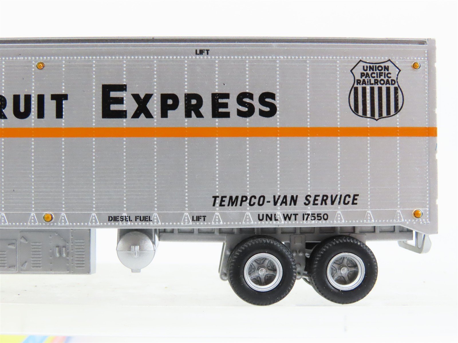 HO Scale Athearn 70488 SP UP PFE Pacific Fruit Express 40' Trailers (2-Pack)