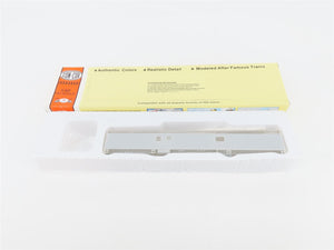 HO Scale Con-Cor Kit 0001-001020 Undecorated 72' Full Baggage Passenger Car