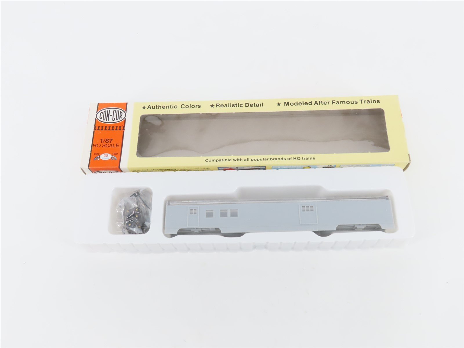 HO Scale Con-Cor Kit 0001-000920 Undecorated 72' RPO Passenger Car