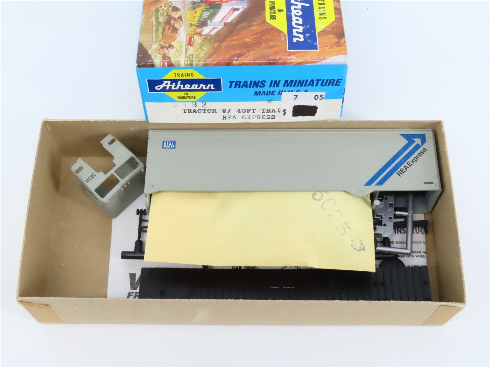 HO 1/87 Scale Athearn Kit 5482 REXZ REA Express Tractor w/ 40' Trailer