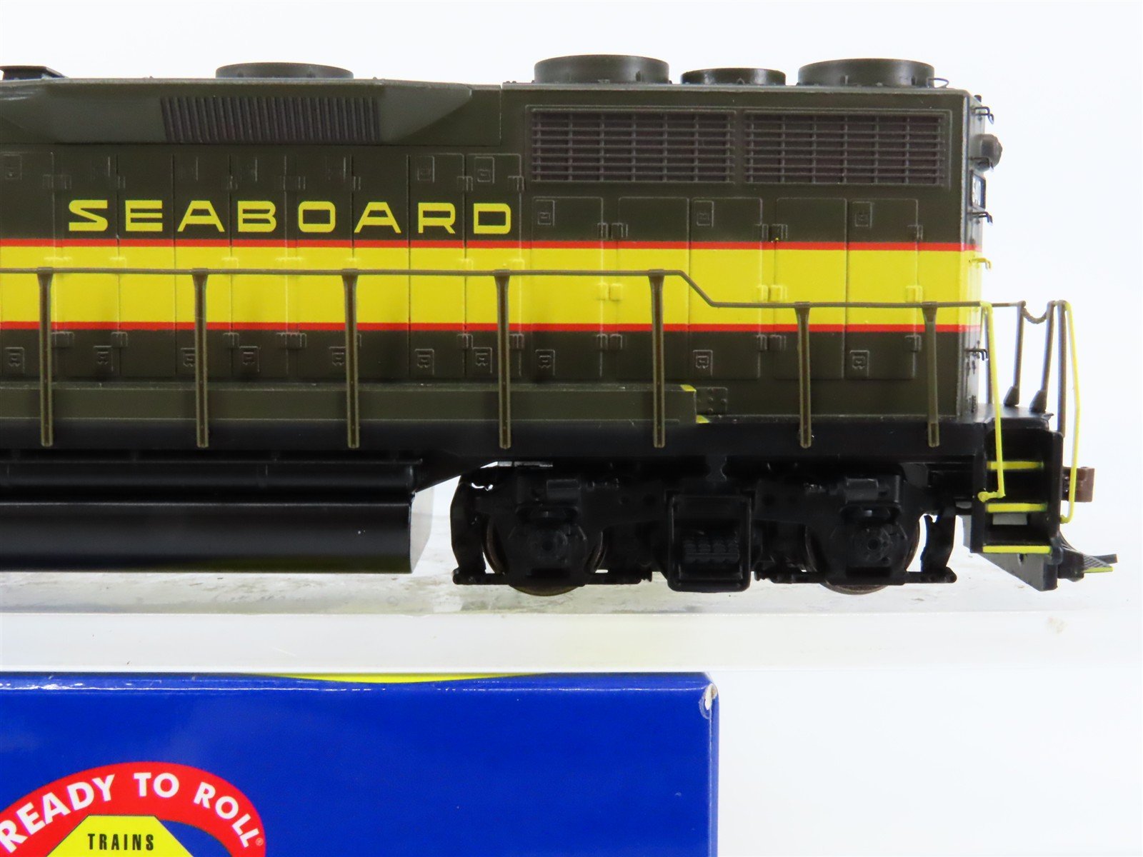 HO Scale Athearn 96065 SAL Seaboard Air Line EMD GP35 Diesel #540 - DCC Ready