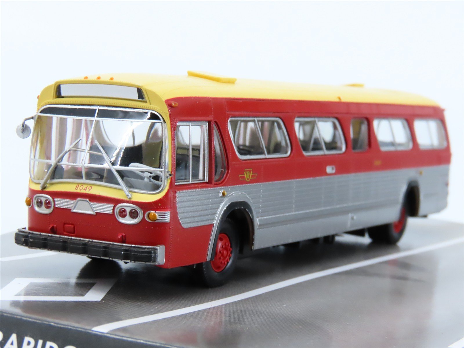 HO 1/87 Scale Rapido 701003 TTC Maroon & Cream New Look Bus #8049