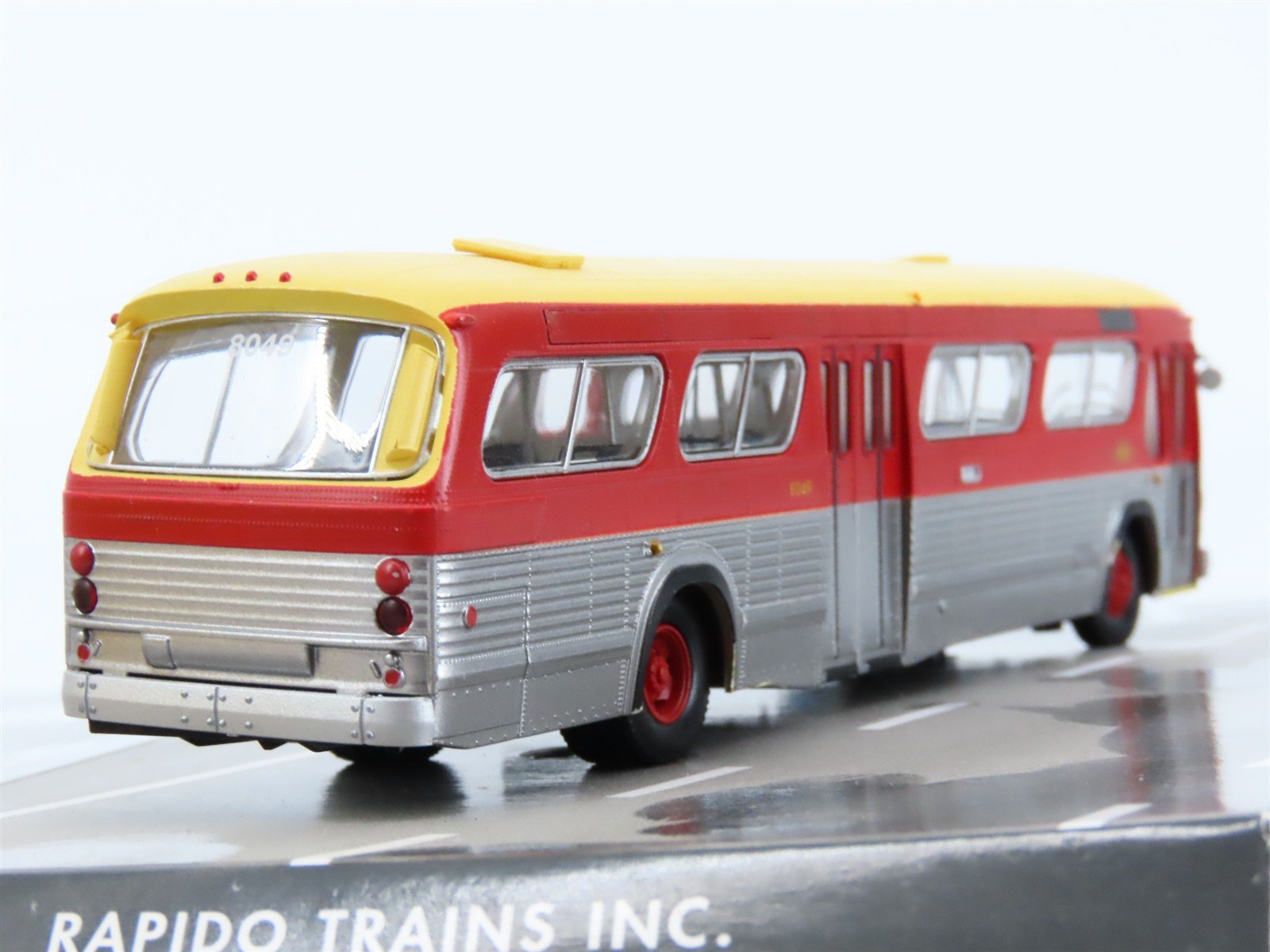 HO 1/87 Scale Rapido 701003 TTC Maroon & Cream New Look Bus #8049