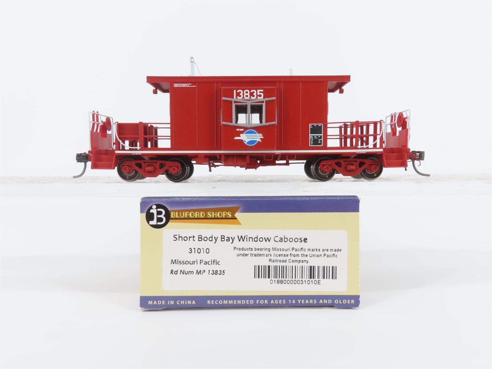 HO Bluford Shops 31010 MP Missouri Pacific Short Body Bay Window Caboose #13835