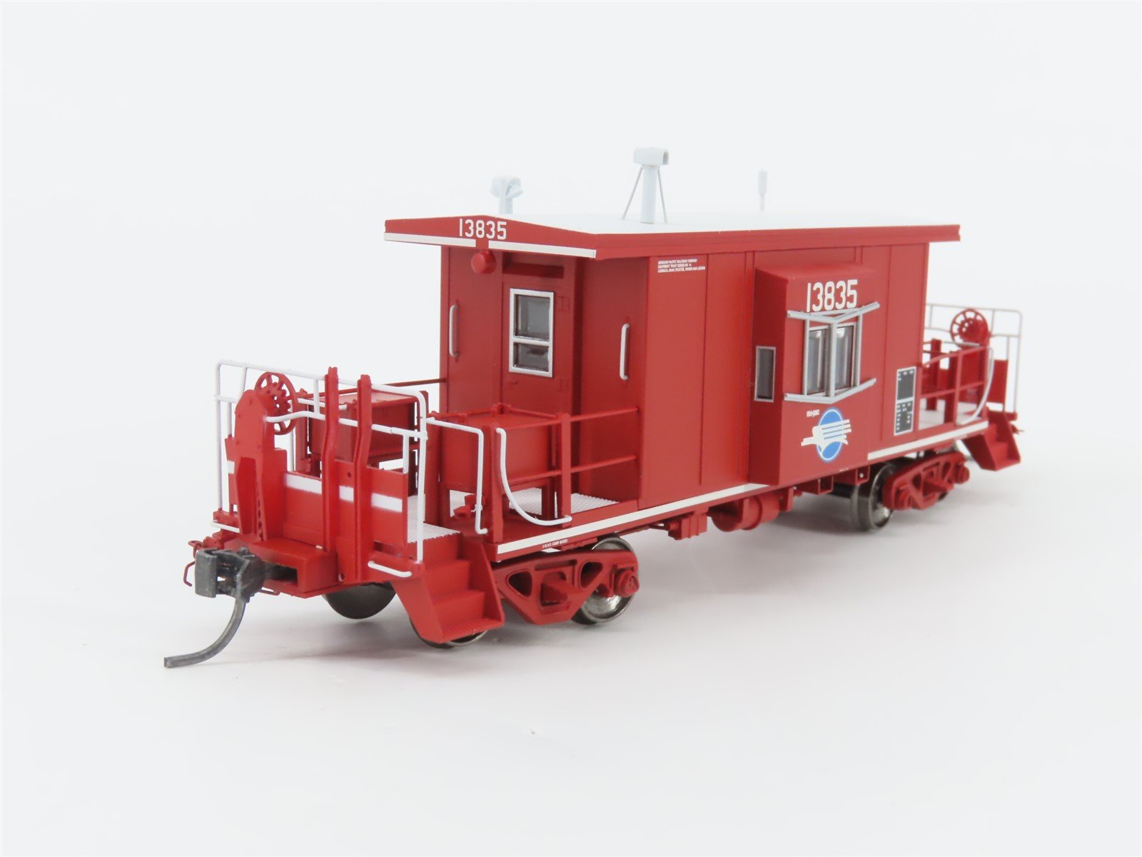 HO Bluford Shops 31010 MP Missouri Pacific Short Body Bay Window Caboose #13835
