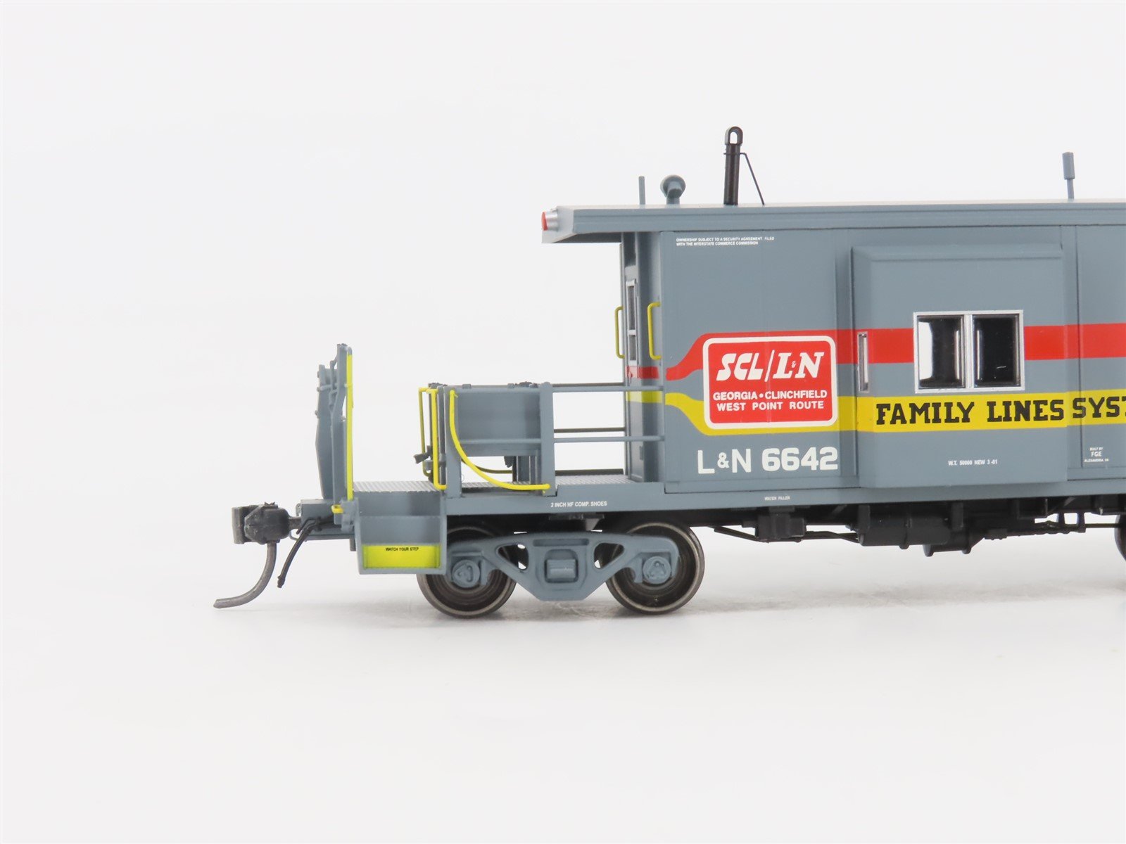 HO Scale Bluford Shops 31030 SCL/L&N Family Lines Short Body Caboose #6642
