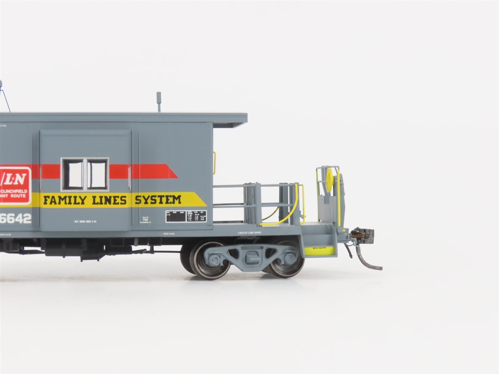 HO Scale Bluford Shops 31030 SCL/L&N Family Lines Short Body Caboose #6642