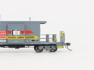 HO Scale Bluford Shops 31030 SCL/L&N Family Lines Short Body Caboose #6642