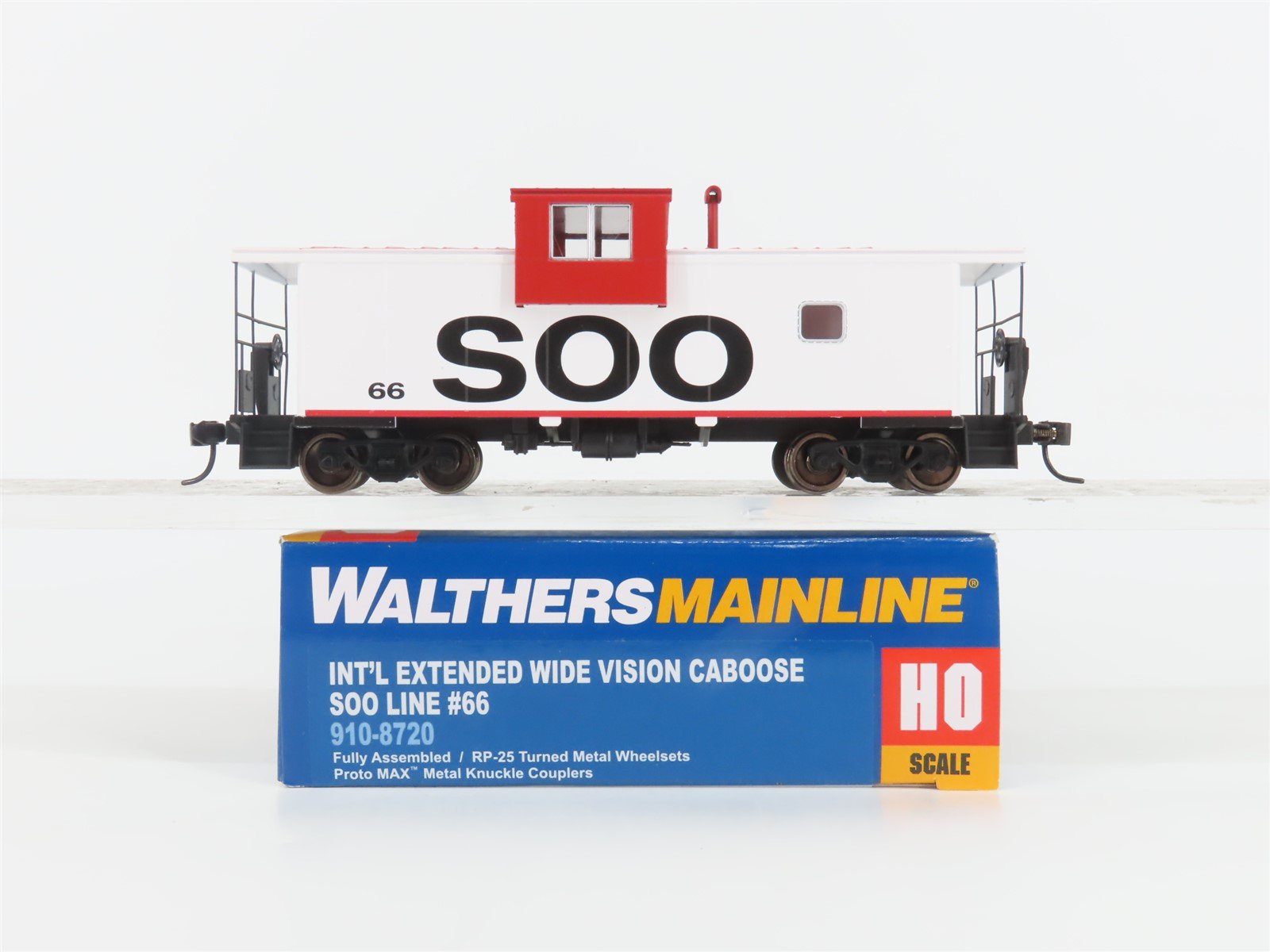 HO Walthers Mainline 910-8720 SOO Line Int'l Extended Wide Vision Caboose #66