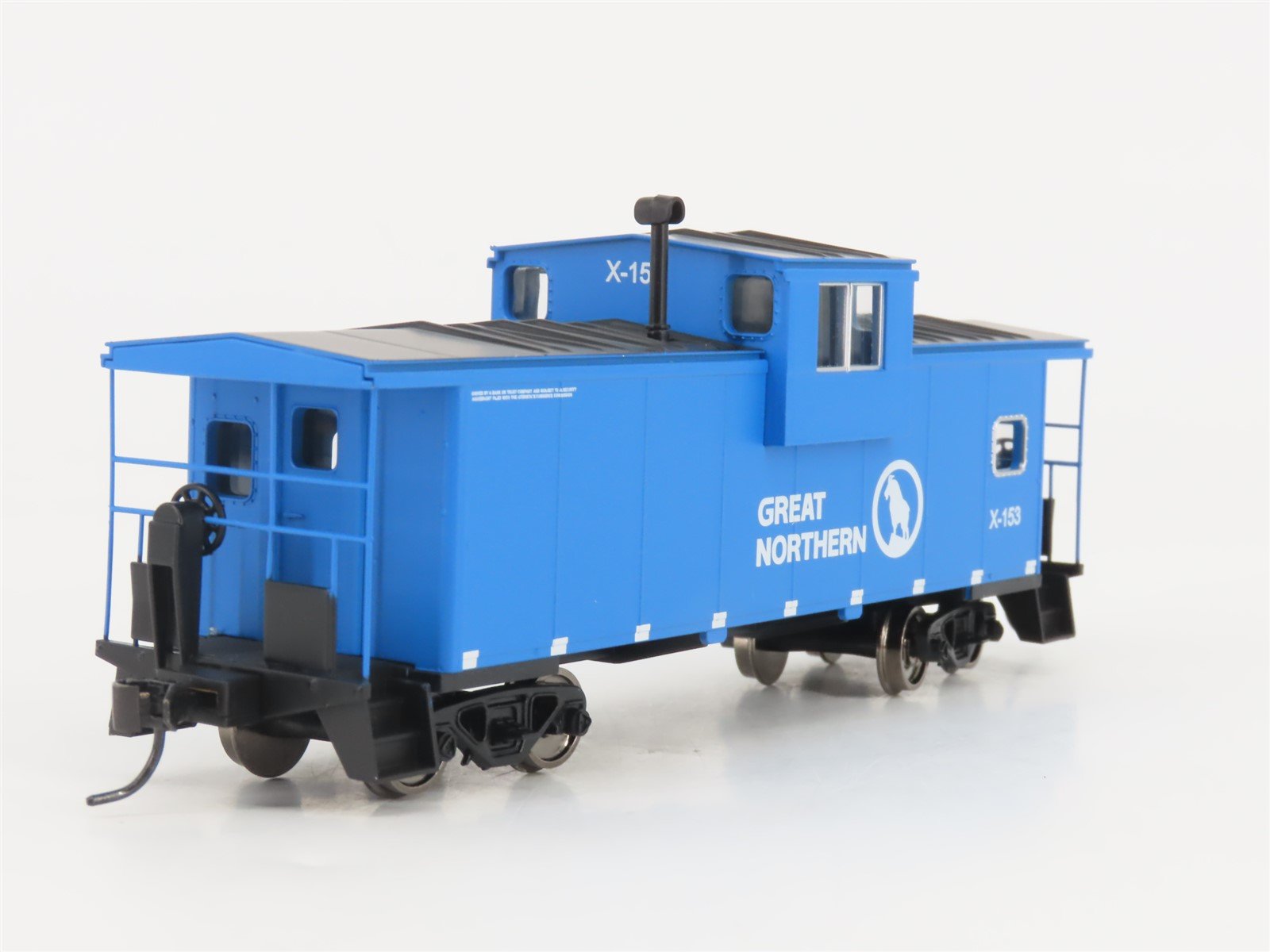 HO Walthers Mainline 910-8716 GN Big Sky Blue Int'l Extended Wide Vision Caboose