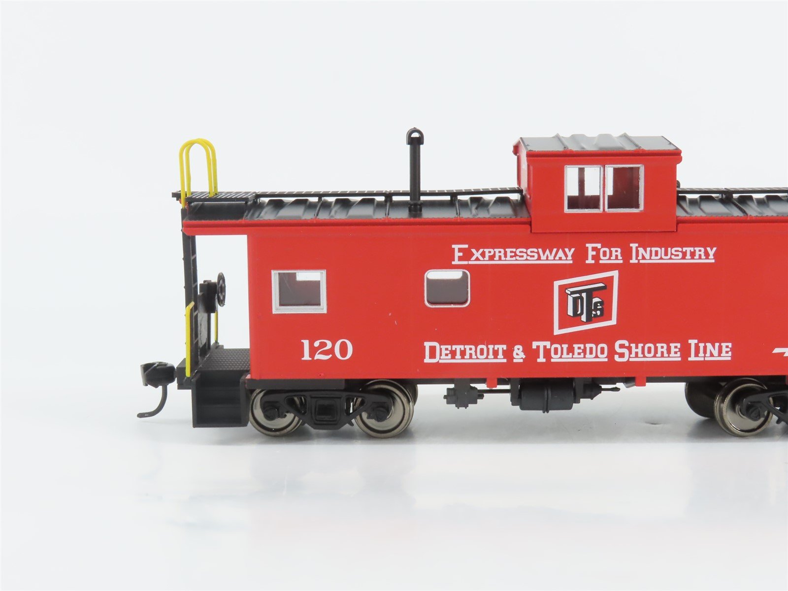 HO Scale Walthers Mainline 910-8765 DTS International Wide Vision Caboose #120